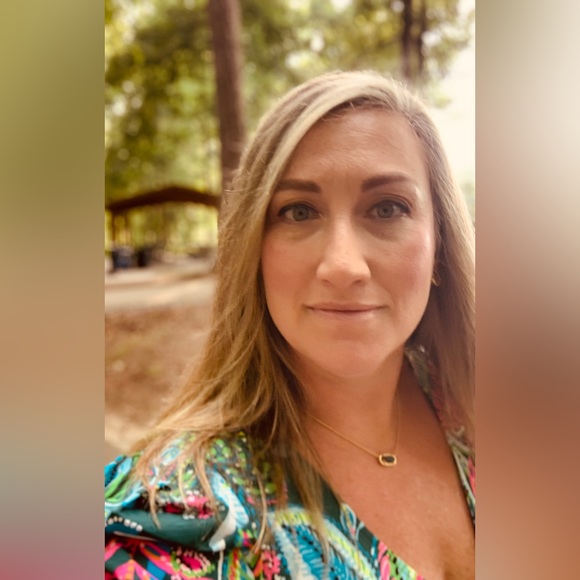 Meet your Posher, Kristen - Picture 2 of 2